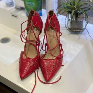Red pump wrap around ankle